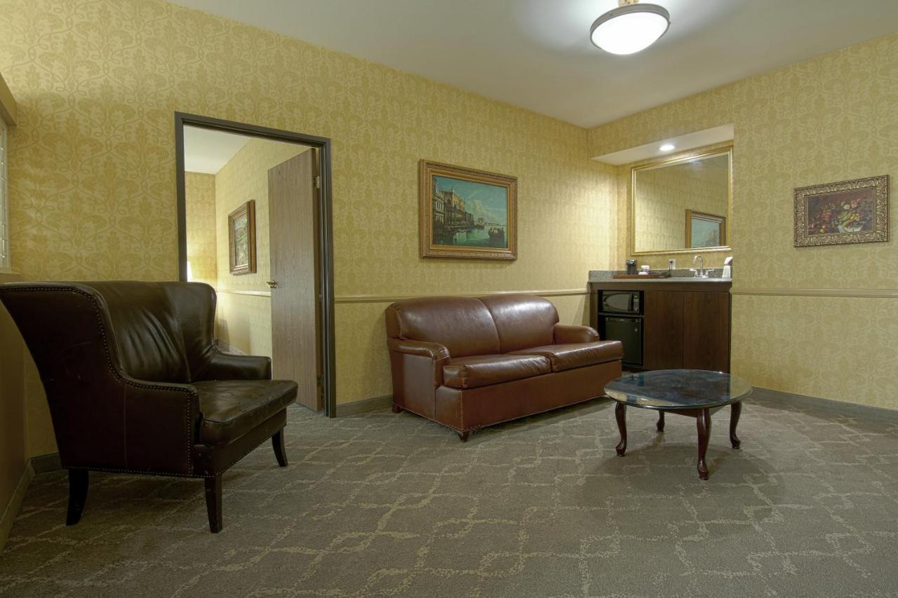 Azure Hotel&Suites Ontario Trademark Collection By Wyndham Exterior photo